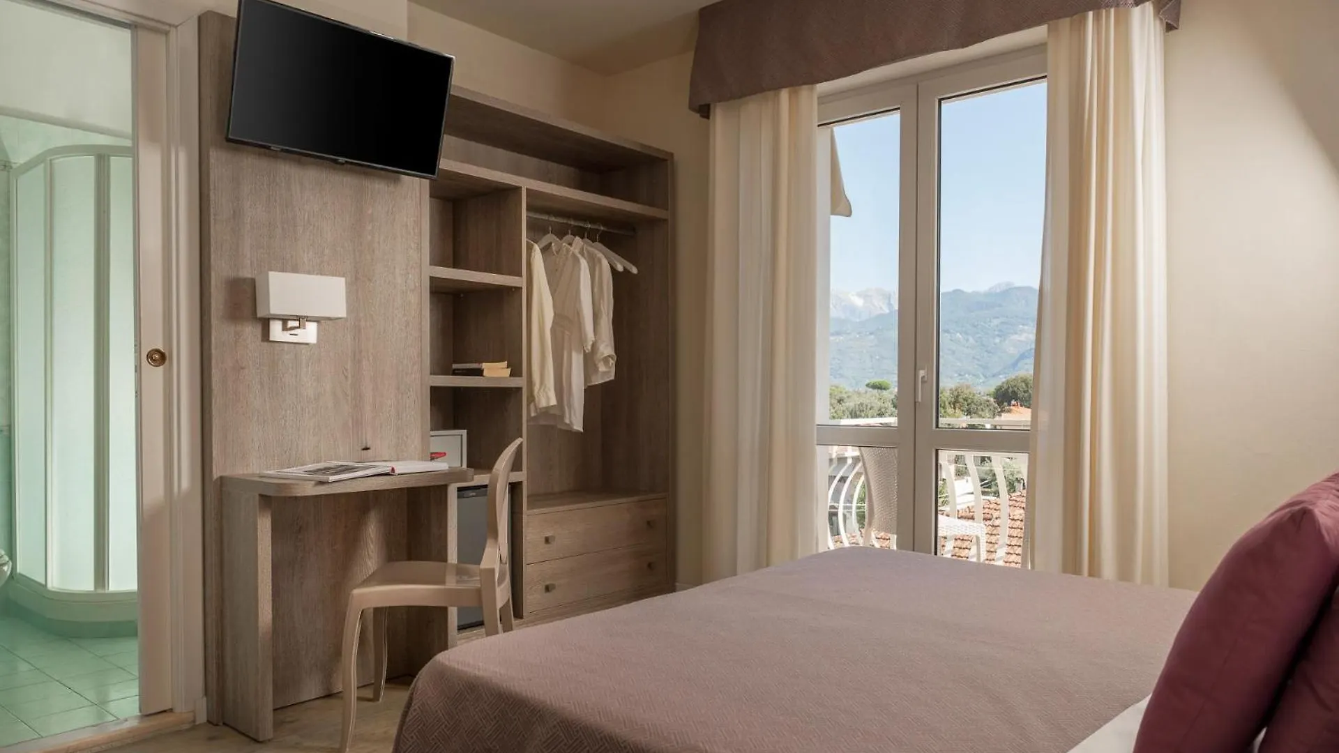 Hotel Azzurra Marina di Pietrasanta 3*,  Italia