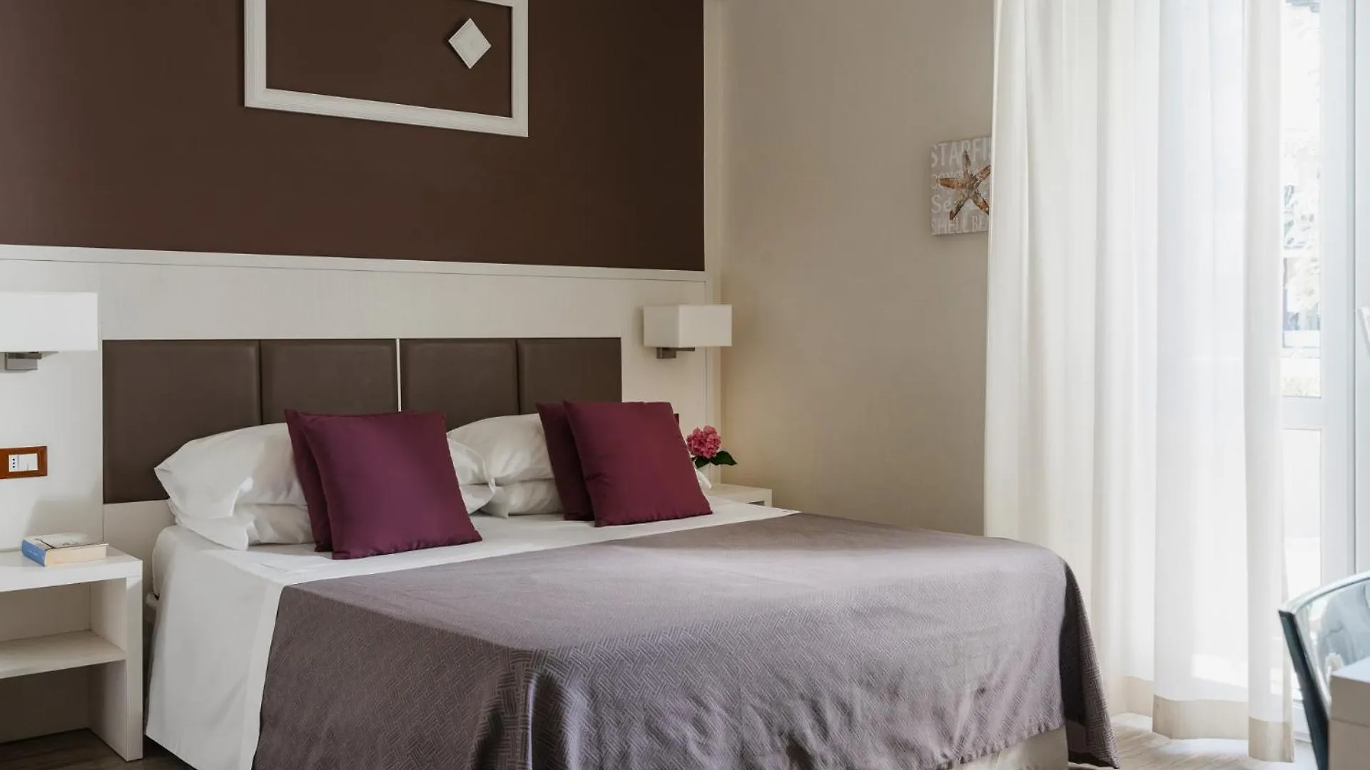 Hotel Azzurra Marina di Pietrasanta 3*,